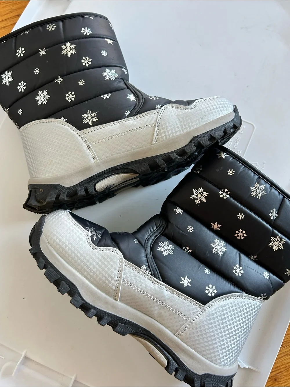 COGA Black Snowflake Snow Boots Size EU 36 Women’s 6 / Girl’s 4